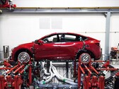 Ins Model Y fließt die kostengünstige Produktion von Robotaxis ein (Bild: Tesla)