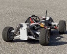 3D-gedrucktes RC-Chassis auf dem Asphalt