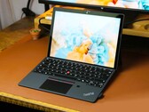 Tastatur und Active Stylus liegen bei: Lenovo ThinkPad X12 Detachable G2 (Bild: Christian Hintze)