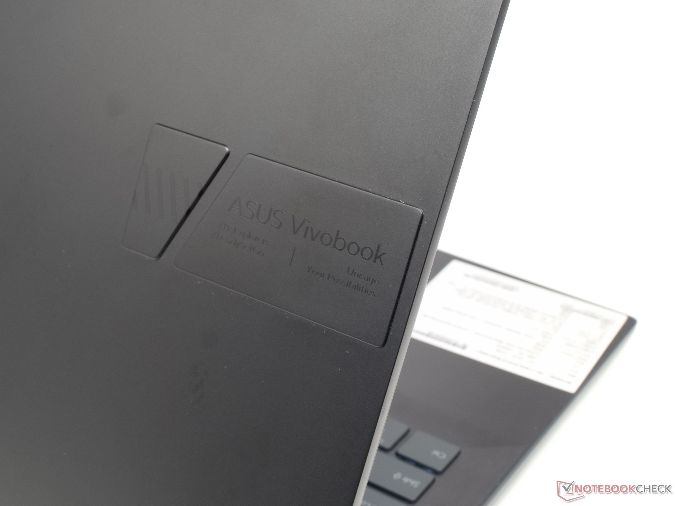 Tests Asus im - Leistung, und Ausdauer Vorabtest: Pro OLED- Notebookcheck.com Display Vivobook starkes 16X