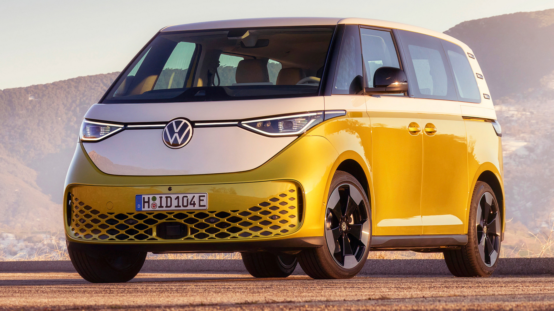 VW ID. Buzz: Volkswagen launcht langen Elektro-Bulli mit 7 Sitzen in  Europa, USA und Kanada -  News