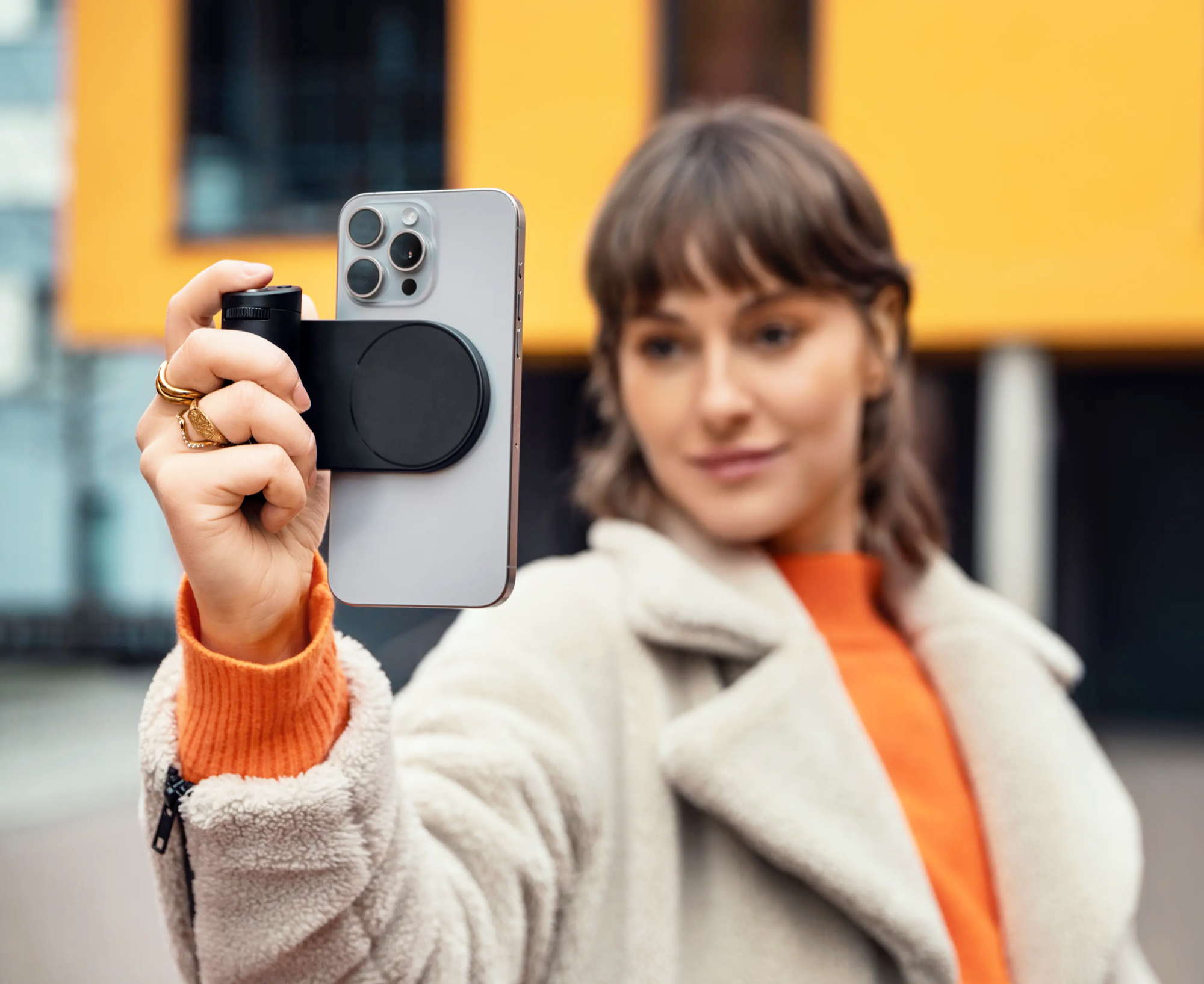 Leica Lux Grip soll Apple iPhone um "echtes Kamera-Gefühl" bereichern