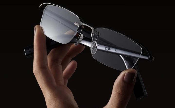 Als smarte Brille ist das Modell nicht unbedingt sofort zu erkennen (Bildquelle: Xiaomi)