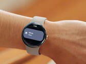 Die Google Pixel Watch kann Smart-Home-Geräte nun direkt über ein Zifferblatt steuern. (Bild: Google)