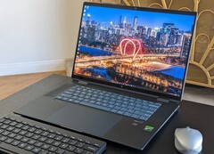 HP hat das elegante Spectre x360 16 im hauseigenen Online-Shop um fast 30% reduziert (Bildquelle: Allen Ngo)