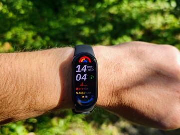 Das Display des Smart Band 9 ist in der Sonne sehr gut ablesbar.