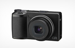 Die Ricoh GR IIIx packt einen großen APS-C-Sensor in ein besonders kompaktes Gehäuse. (Bild: Ricoh)
