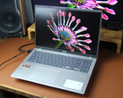 Asus VivoBook 16 M1607KA (Bild: Christian Hitze)