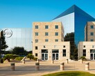 Außenansicht eines Gebäudes von Dell Technologies mit deutlich sichtbarem Firmenlogo