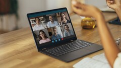 Das 13w Yoga kostet beim Launch 749 US-Dollar (Bild: Lenovo, bearbeitet)