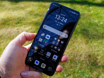 Porsche Design | Honor Magic7 RSR im Freien (Bildquelle: Daniel Schmidt)