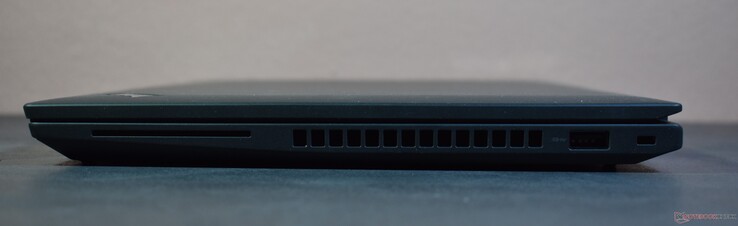 right: Smartcard, USB A 3.2 Gen 1, Kensington Lock Slot