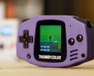 Thumby Color sieht aus wie ein Nintendo Game Boy Advance, ist aber viel kleiner. (Bildquelle: Tiny Cicruits)