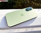 Der Nachfolger des abgebildeten iPhone 17 soll Downgrades erhalten.