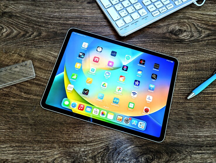 Apple iPad Pro 11 (2022) M2-SoC 8 GB RAM 256 GB Speicher 300 Euro günstiger generalüberholt