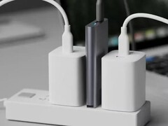 Die Maße des schmalen USB-Chargers betragen 86 x 45 x 12 Millimeter (Bildquelle: Anker Japan)