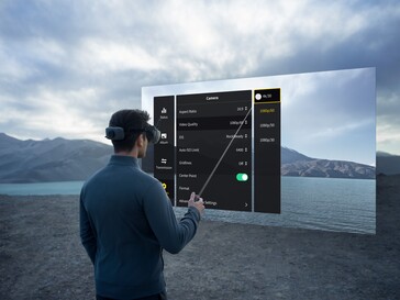 Mit der Fernbedienung lassen sich Steuerung ohne Abnehmen der Brille vornehmen (Bildquelle: DJI)