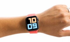 Die Apple Watch lässt sich mit AssistiveTouch bedienen, ohne dafür seine Finger nutzen zu müssen. (Bild: Apple)