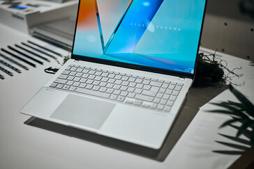 Asus Vivobook S16 (Bild: A. Waetzel/NBC)