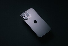 Die Chip-Knappheit könnte zu längeren Lieferzeiten beim Apple iPhone 13 führen. (Bild: Howard Bouchevereau)