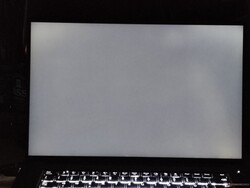 Lenovo ThinkPad P1 Gen 7: Backlight bleeding (shown enhanced here)