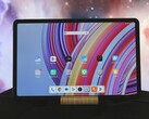 Das Xiaomi Redmi Pad Pro bietet ein großes 12-Zoll-Display, einen microSD-Slot und Metallgehäuse (Bildquelle: Florian Schmitt)