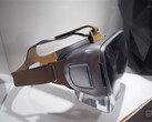 Die Asus VR-Brille sieht mit dem Lederbändern edler als die Samsung Gear VR aus.