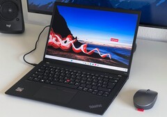 Lenovo verkauft das ThinkPad T14s Gen 4 AMD momentan mit deutlichen Rabatten (Bildquelle: Andreas Osthoff)