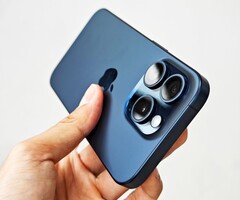 Das Apple iPhone 15 Pro kann endlich auch Fotos auf externe Datenträger speichern. (Bild: Thai Nguyen)