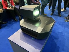 Herkömmlicher Projektor mit optischer Umleitung. (Bildquelle: Andreas Sebayang/Notebookcheck.com)