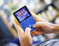 Der SuperPocket setzt auf Spielmodule mit offiziell lizenzierten Retro-Games. (Bild: HyperMegaTech)