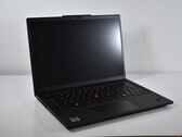 Beliebter Laptop läuft heiß: ThinkPad T14 Gen 5 AMD zu leistungsstark für ein schlankes Design (Bildquelle: Benjamin Herzig)