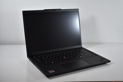 Beliebter Laptop läuft heiß: ThinkPad T14 Gen 5 AMD zu leistungsstark für ein schlankes Design (Bildquelle: Benjamin Herzig)