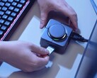 Mit Drehregler und zweimal HDMI: Neue Docking-Lösung gibt es aktuell noch mit Rabatt - und Risiko (Bildquelle: HubKey)