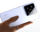 Xiaomi hat heute mit vielen offiziellen Xiaomi 15 Renderbildern auf seiner Weibo-Seite überrascht. Neben der Leica-Kamera ist auch das randlose Display zu sehen. (Bildquelle: Xiaomi)