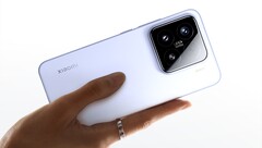 Xiaomi hat heute mit vielen offiziellen Xiaomi 15 Renderbildern auf seiner Weibo-Seite überrascht. Neben der Leica-Kamera ist auch das randlose Display zu sehen. (Bildquelle: Xiaomi)