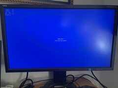 Linux-Systeme mit dem Kernel 6.10 zeigen bei einer Kernel Panic erstmals einen Blue Screen of Death an (Bild: @javierm@fosstodon.org).