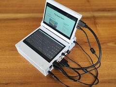 Mini-ITX-Notebook mit zwei Displays (Bild: APU_enthusiast)