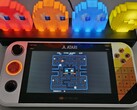 Die Atari Gamestation Go bietet kompaktes Retro-Gaming von offizieller Seite (Bildquelle: Marc Zander, Notebookcheck)