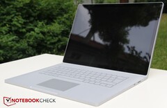 Optisch ist das Microsoft Surface Book 3 auch 4 Jahre nach Markteinführung noch ein Hingucker (Bildquelle: Christian Hintze)