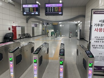 Moderne Ticketgates in Suseo. (Foto: Andreas Sebayang/Notebookcheck.com)