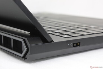 Der Deckel ist bis zum Maximum von ~140 Grad geöffnet