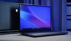 Das Alienware m16 R2 mit der RTX 4070 ist wieder zum Allzeit-Bestpreis mit 17% Rabatt erhältlich (Bildquelle: Alex Wätzel)