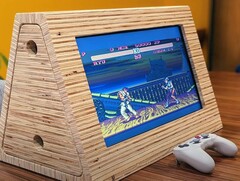 Der Raspberry Pi als Retro-Plattform mit zwei Dispaly (Bild: Block After Block, YouTube)