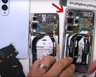 2,4mm hat Samsung beim Galaxy S25 Edge eingespart, zumindest im Vergleich mit dem Galaxy S25 Ultra. (Bildquelle: JerryRigEverything)