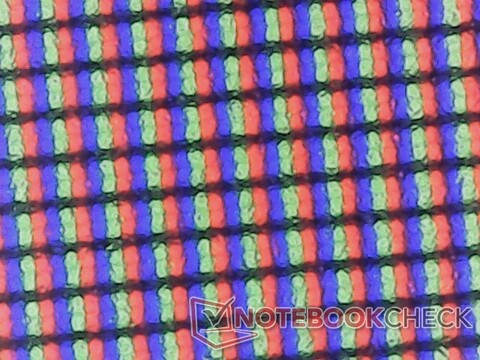 Sehr leichte Körnigkeit auf der matten Platte