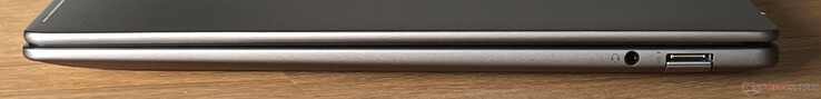 Rechts: 3,5-mm-Stereo, USB-A 3.2 Gen.2 (10 Gbit/s, Powered)