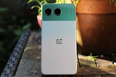 Die 16GB-Variante des OnePlus Nord 4 ist im Smartphone-Deal aktuell besonders günstig zu haben (Bildquelle: Florian Schmitt)