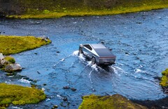 Teslas Marketing zeigt den Cybertruck schonmal beim Überqueren eines Flusses. (Bild: Tesla)