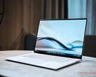 Asus Zenbook S 16 Laptop im Test - Der erste Copilot+ Laptop mit AMD Zen 5 im 1,3 cm flachen Gehäuse